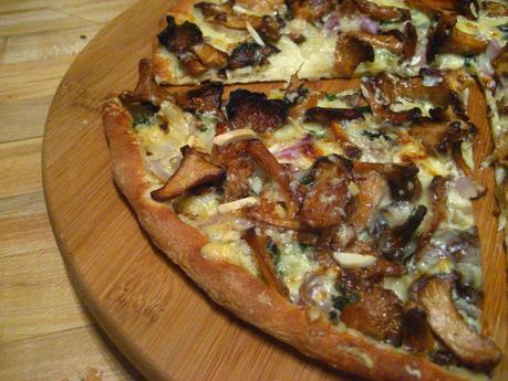 Pizza aux chanterelles fraîches Pizza aux chanterelles fraîches