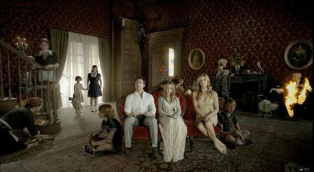 the harmons and friends american horror story 33310384 1600 880 [Critique série] AMERICAN HORROR STORY   Saison 1