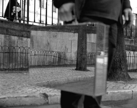PHOTOGRAPHY : THE MIRROR SUITCASE MAN the-mirror-suitcase-man-10