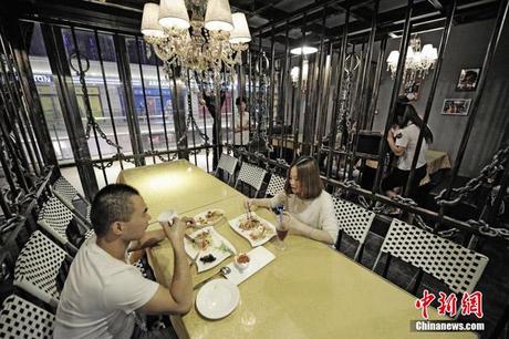 Ouverture d’un restaurant-prison où vous dînez dans des cellules Prison-themed-restaurant-Tianjin05