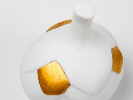 #ModeMTL La @MaisonOgilvy reçoit le #CabinetEphemere du Conseil des créateurs de mode du Québec @CCMQ_Mode et ses 25 designers 169_goldteabud2pascalegirardin