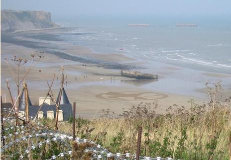 Hunger Games 3: des logos géants sur les plages de Normandie ArromanchesGeai-Moqueur