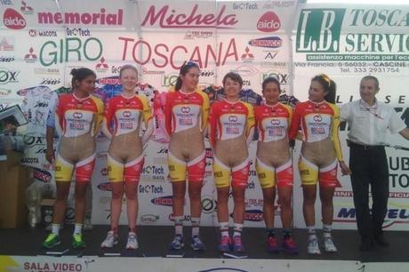 Le maillot de l’équipe colombienne de cyclisme féminin fait scandale sur la toile ! 7774314100_l-equipe-colombienne-idrd-bogot-humana-san-mateo-solgar-sur-le-giro-della-toscana-femminile