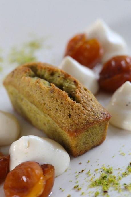 Financier aux pistaches compotée de mirabelles crème légère à la vanille Financier aux pistaches compotée de mirabelles crème légère à la vanille
