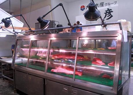 Où manger des sushis à Tokyo ? thon tout frais au tsujiki Market