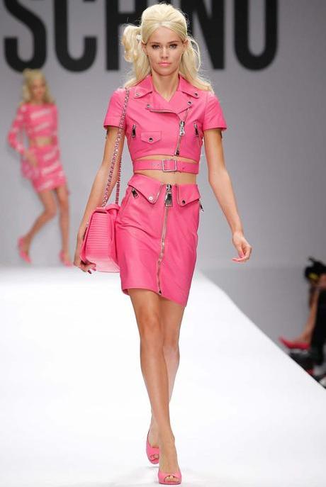 Chez Moschino, Jeremy Scott nous transforme en Barbie Moschino X Barbie - Collection spring summer 2014-2015 (1)- Charonbelli's blog mode