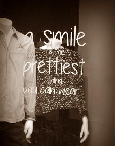 Un sourire est la plus belle chose que vous pouvez porter !