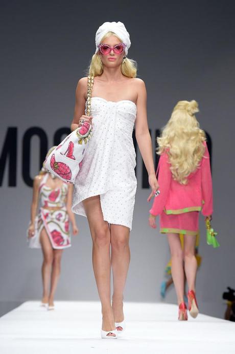 Moschino présente une collection 2015 inspirée de Barbie Moschino-SpringSummer-2015--040