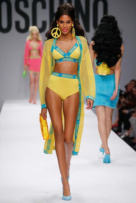 Moschino présente une collection 2015 inspirée de Barbie Moschino-SpringSummer-2015--038