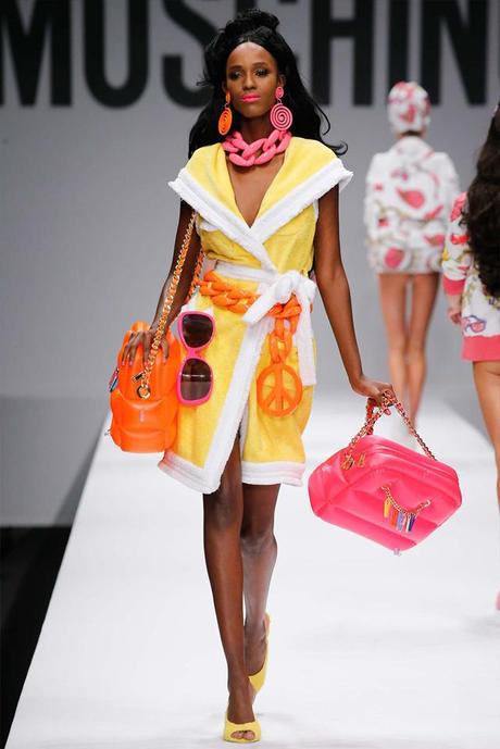 Moschino présente une collection 2015 inspirée de Barbie Moschino-SpringSummer-2015--037