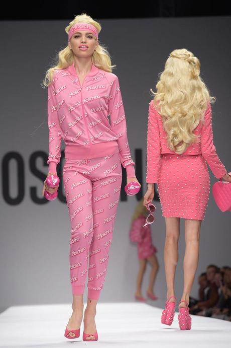 Moschino présente une collection 2015 inspirée de Barbie Moschino-SpringSummer-2015--050