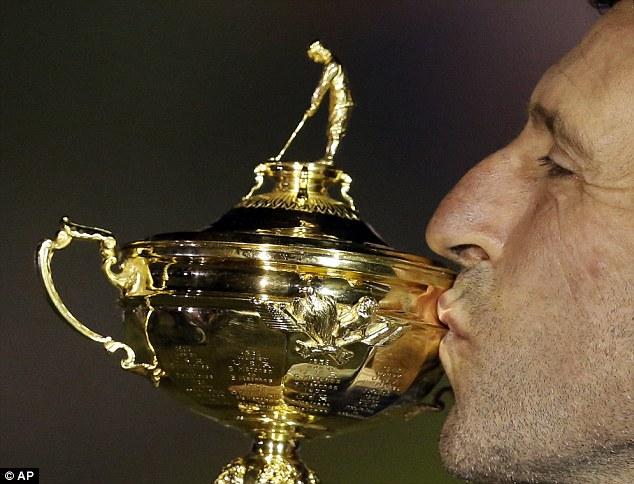L’homme sur le couvercle de la Ryder Cup n’est pas Samuel Ryder? L’homme sur le couvercle de la Ryder Cup n’est pas Samuel Ryder?