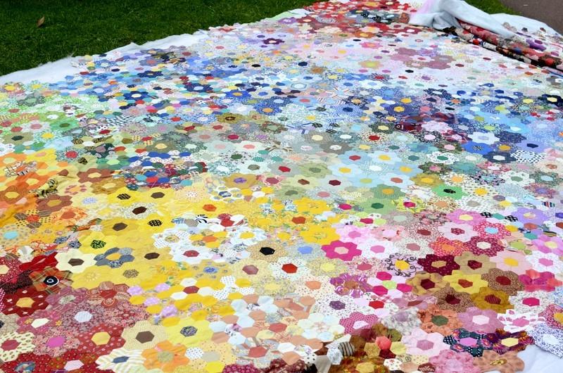 Le Festival International des Textiles Extra Ordinaires. Le Festival International des Textiles Extra Ordinaires.