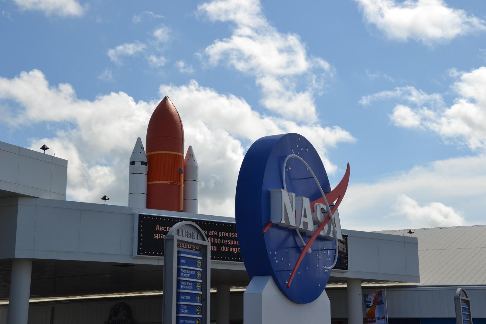 Si tes épaules regardent les fusées décoller alors que t’es quand même habillée, c’est qu’à la NASA, tu as trouvé l’accoutrement parfait !