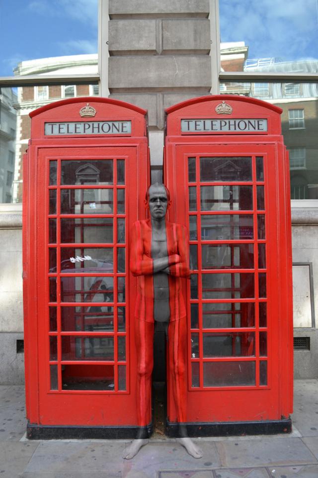 Phone-Boxes_Telephone-Booth_Trina-Merry_London-UK_Camouflage-Bodypaint-trinamerryartist