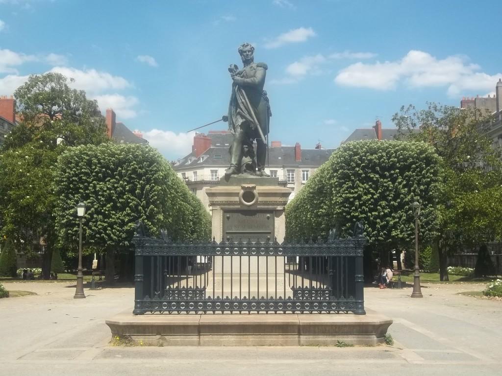 La statue du général Cambronne ; et oui, il est né à Nantes ! Qui a dit 