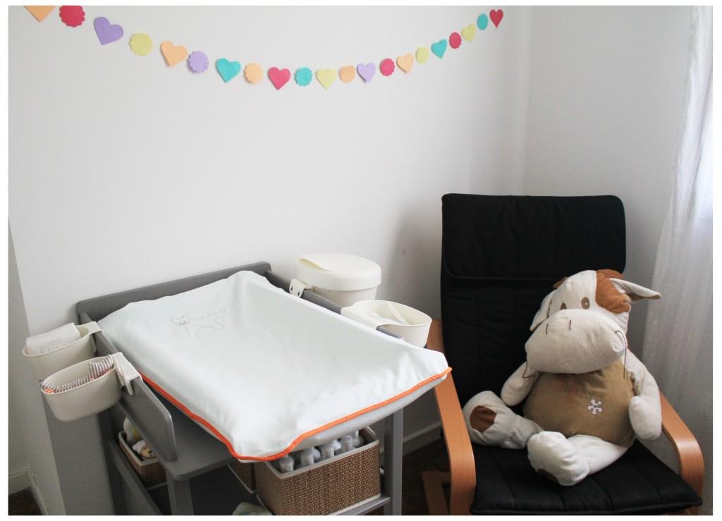 La chambre de bébé – Avant / Après table-langer-fauteuil2