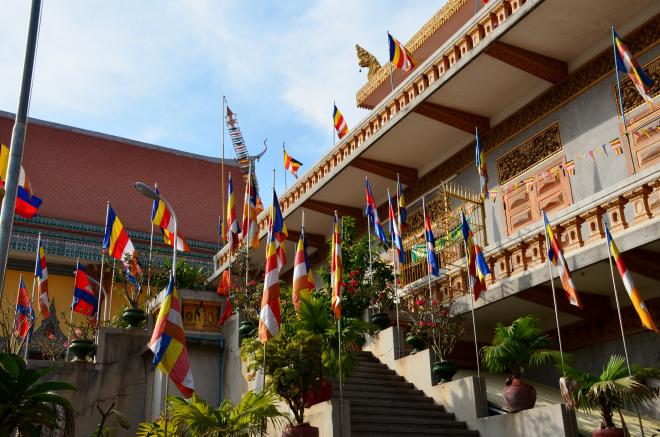 Cambodge: Phnom Penh express flags