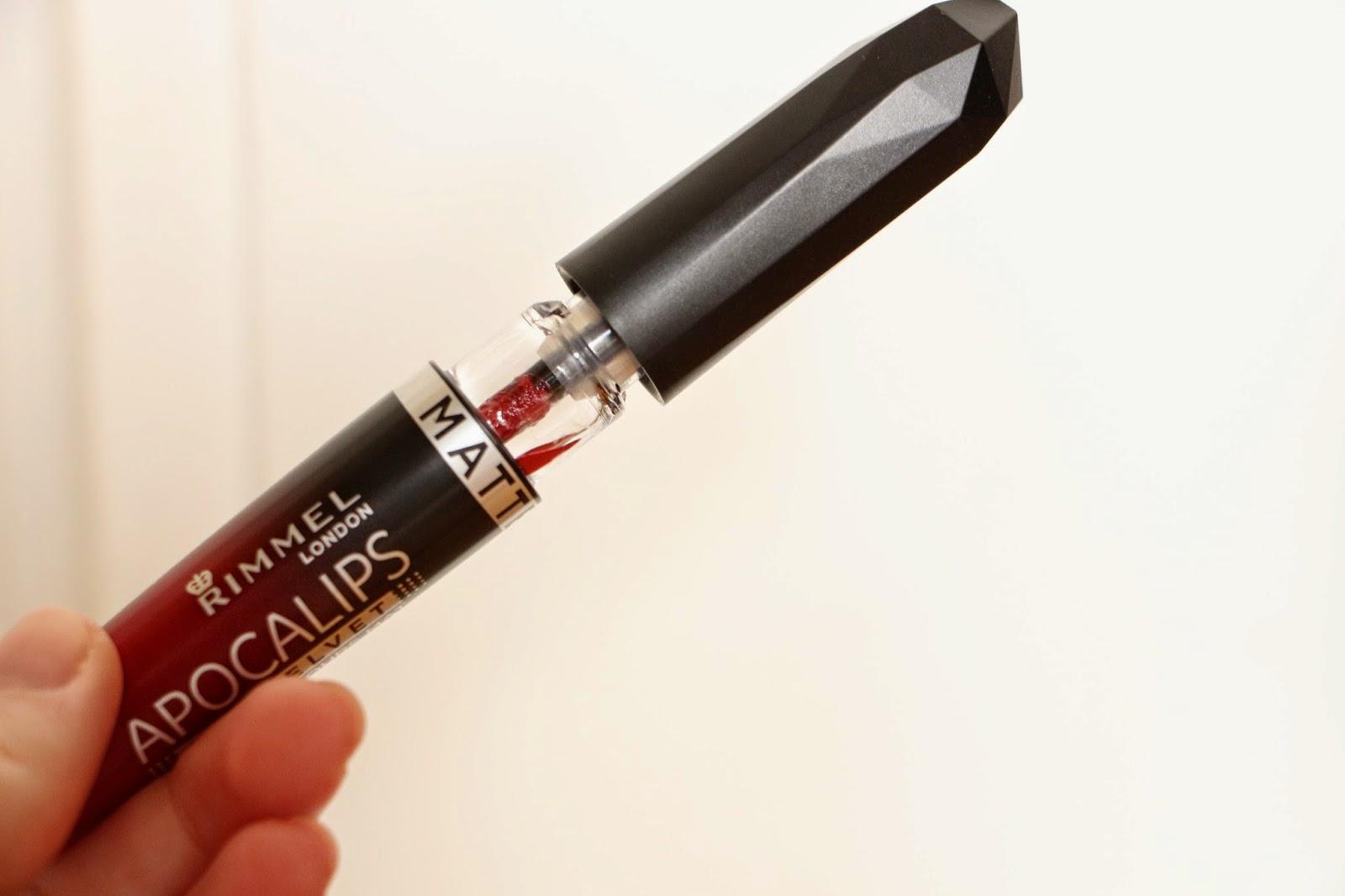 Premières impressions sur les NOUVEAUX APOCALIPS MATTE de Rimmel ; mes nouveaux chouchous de l'automne? Premières impressions sur les NOUVEAUX APOCALIPS MATTE de Rimmel ; mes nouveaux chouchous de l'automne?