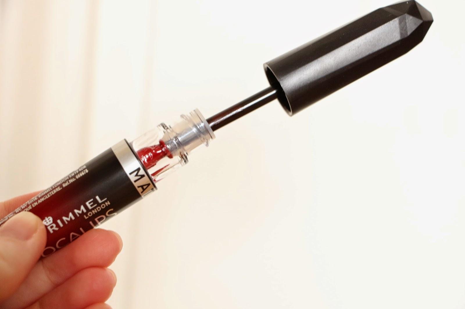 Premières impressions sur les NOUVEAUX APOCALIPS MATTE de Rimmel ; mes nouveaux chouchous de l'automne? Premières impressions sur les NOUVEAUX APOCALIPS MATTE de Rimmel ; mes nouveaux chouchous de l'automne?