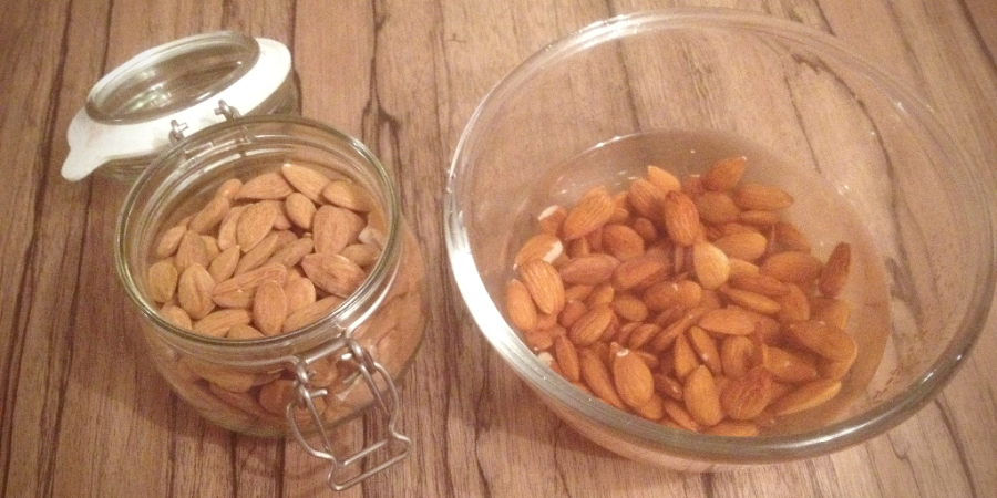 Dites stop au lait de vache avec ma recette de lait d’amandes maison ! Trempage amandes - JulieFromParis