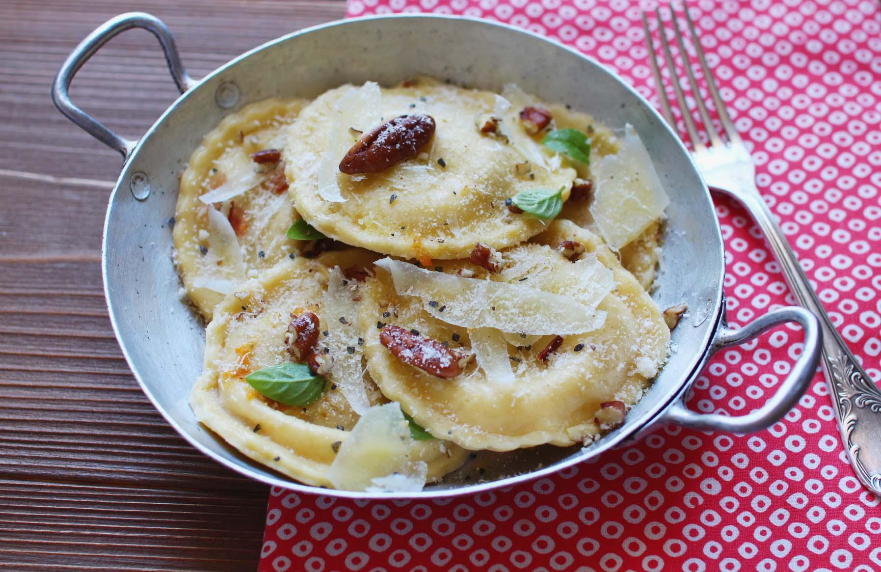 Raviolis maison au potimarron, chèvre et noix de pécan raviolis maison pates potiron Raviolis maison au potimarron, chèvre et noix de pécan