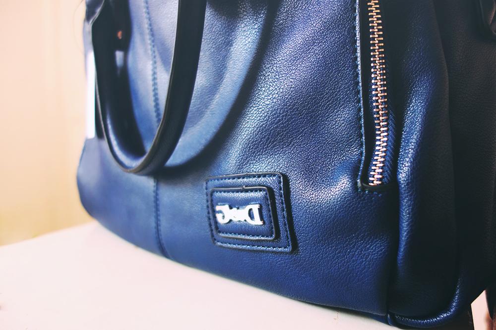 Le sac de Businesswoman. (Concours) DSC04102 copie