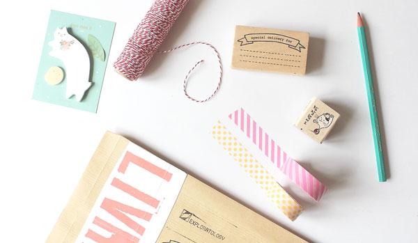 Les paquets d’Exploratology se customisent! snail-mail-01