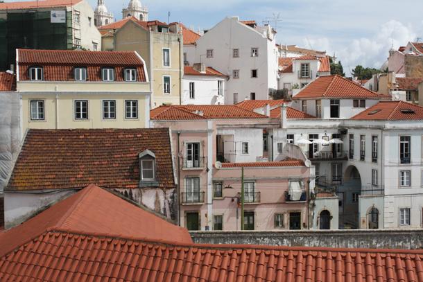 3-Lisbon_Lisbonne_city_details_ludivine-moure_toits_roofs-interior-design-paris