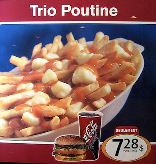 Poutine (Canada) Le fameux plat canadien : frites, fromage et sauce (pa le plus diététique quoi...)