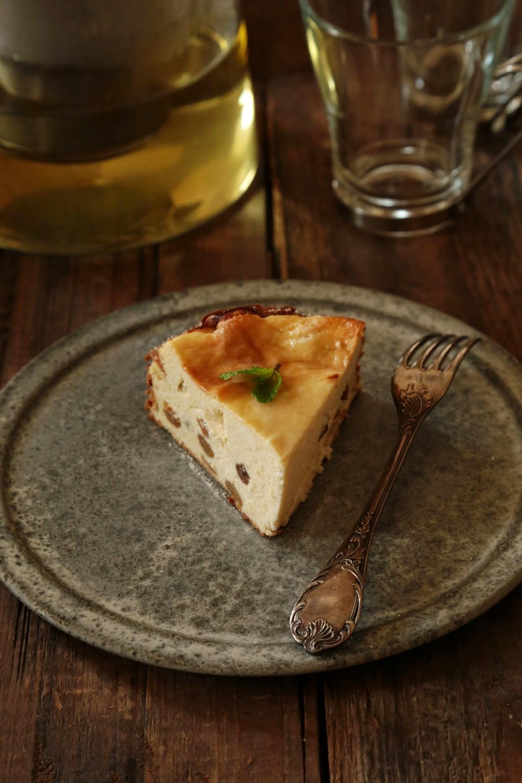 Vatrouchka ,Gâteau russe au fromage blanc et aux raisins