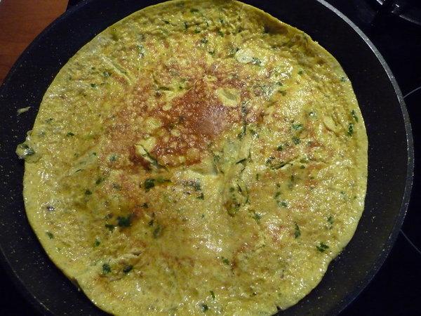 Omelette roulée au jambon curry et herbes fraîches