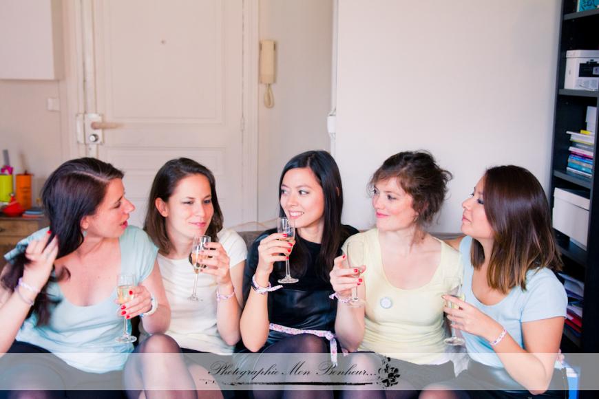 Photographe à Paris Bastille – Séance entre copines EVJF photo enterrement de vie de jeune fille, photographe à paris bastille, séance entre copines EVJF