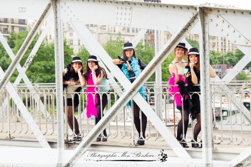 Photographe à Paris Bastille – Séance entre copines EVJF photo enterrement de vie de jeune fille, photographe à paris bastille, séance entre copines EVJF