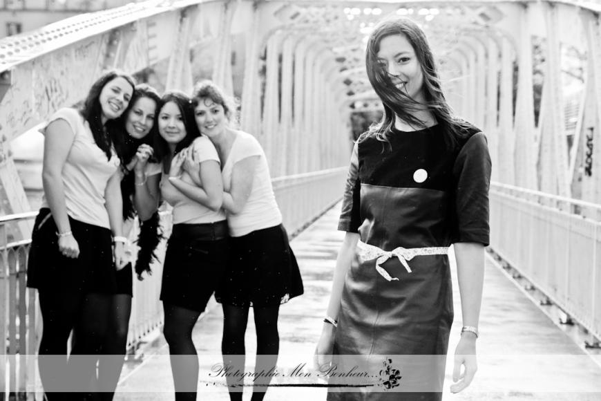 Photographe à Paris Bastille – Séance entre copines EVJF photo enterrement de vie de jeune fille, photographe à paris bastille, séance entre copines EVJF