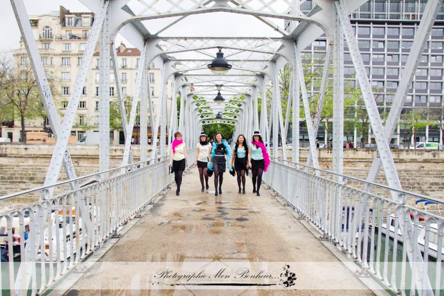Photographe à Paris Bastille – Séance entre copines EVJF photo enterrement de vie de jeune fille, photographe à paris bastille, séance entre copines EVJF