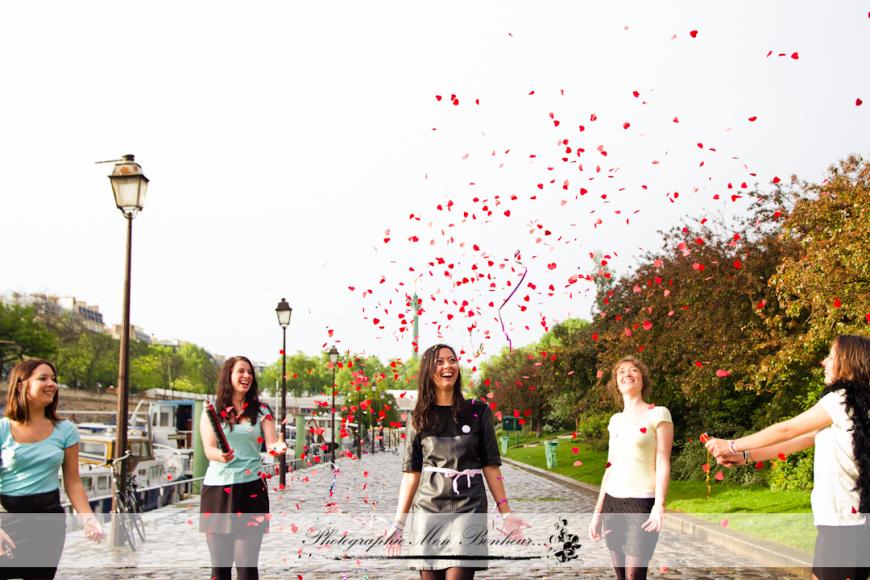 Photographe à Paris Bastille – Séance entre copines EVJF photo enterrement de vie de jeune fille, photographe à paris bastille, séance entre copines EVJF