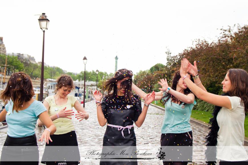 Photographe à Paris Bastille – Séance entre copines EVJF photo enterrement de vie de jeune fille, photographe à paris bastille, séance entre copines EVJF