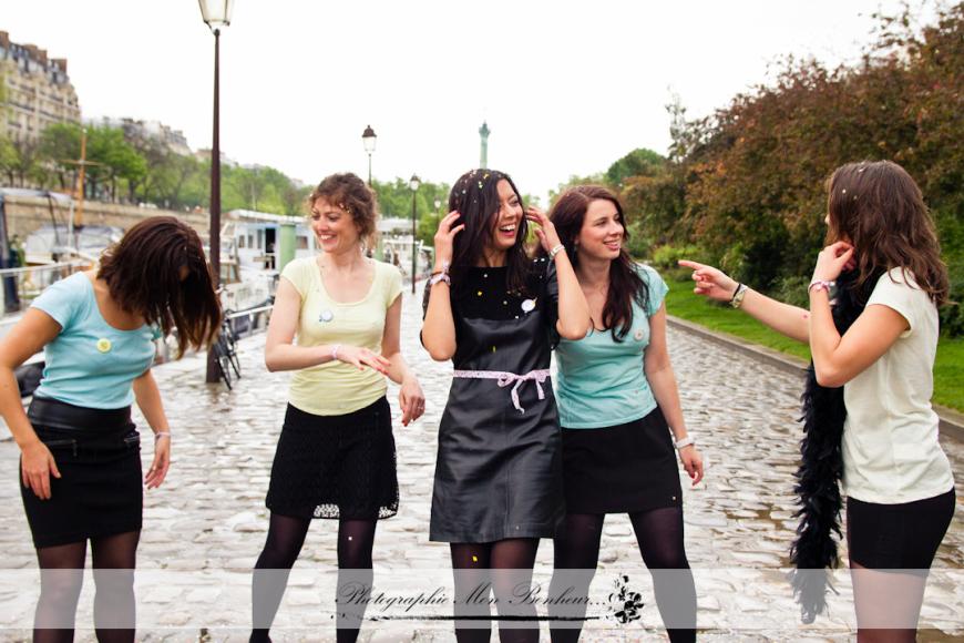 Photographe à Paris Bastille – Séance entre copines EVJF photo enterrement de vie de jeune fille, photographe à paris bastille, séance entre copines EVJF