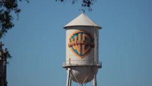 Les studios Warner Bros et Universal On a signé des contrax!