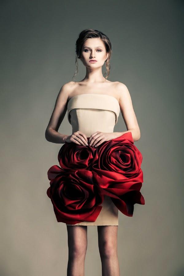 haute couture et art contemporain art actuel robes comme des sculptures . Robe avec dune fleur rose sculptée 3D