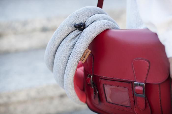 Ostrich Pillow reversible les coussins de sieste par le Studio Banana Things Ostrich Pillow reversible les coussins de sieste par le Studio Banana Things
