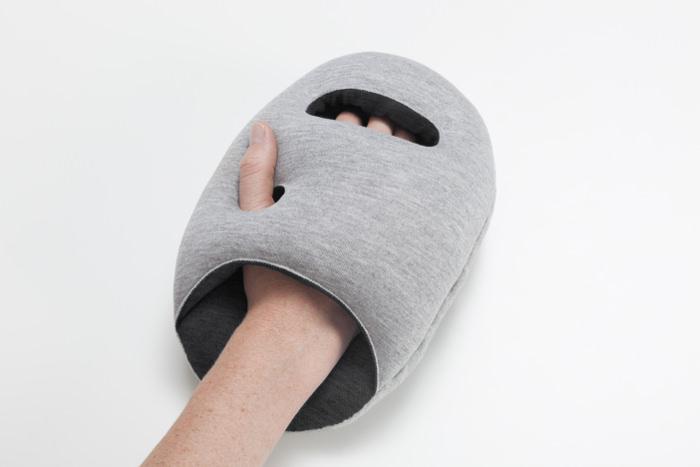 Ostrich Pillow mini les coussins de sieste par le Studio Banana Things Ostrich Pillow mini les coussins de sieste par le Studio Banana Things