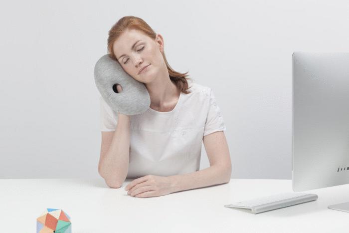 Ostrich Pillow mini les coussins de sieste par le Studio Banana Things Ostrich Pillow mini les coussins de sieste par le Studio Banana Things