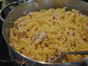 Pâtes à la crème de parmesan, jambon