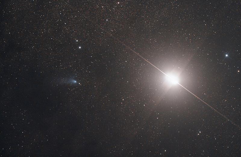 La comète Siding Spring approchant de Mars, vue de la Terre C/2013 A1 Siding springs and Mars