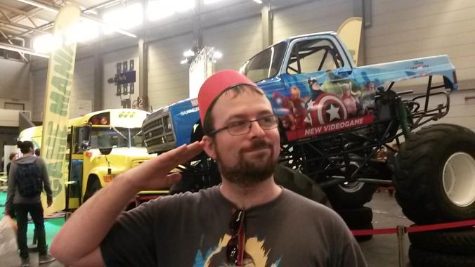 Retour sur la convention F.A.C.T.S 2014 à Gand (18 & 19 octobre) Le voilà avec son achat devant le Monster Truck Marvel