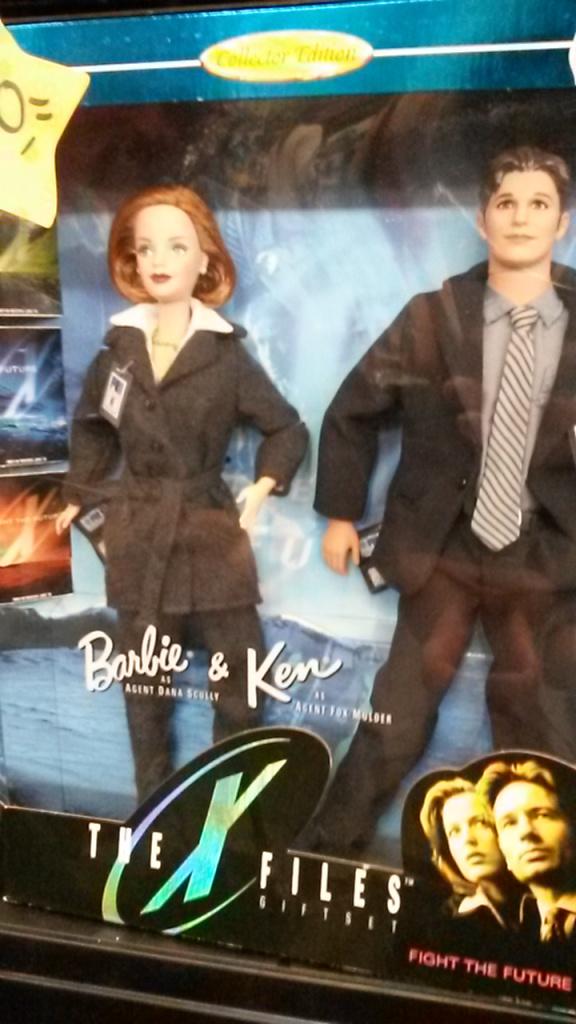Retour sur la convention F.A.C.T.S 2014 à Gand (18 & 19 octobre) Oui oui. Il s'agit bien de Mulder et Scully version Barbie et Ken