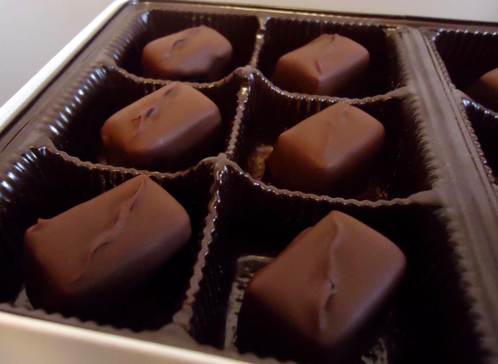 Chocolats fins : ganache chocolat noir et basilic