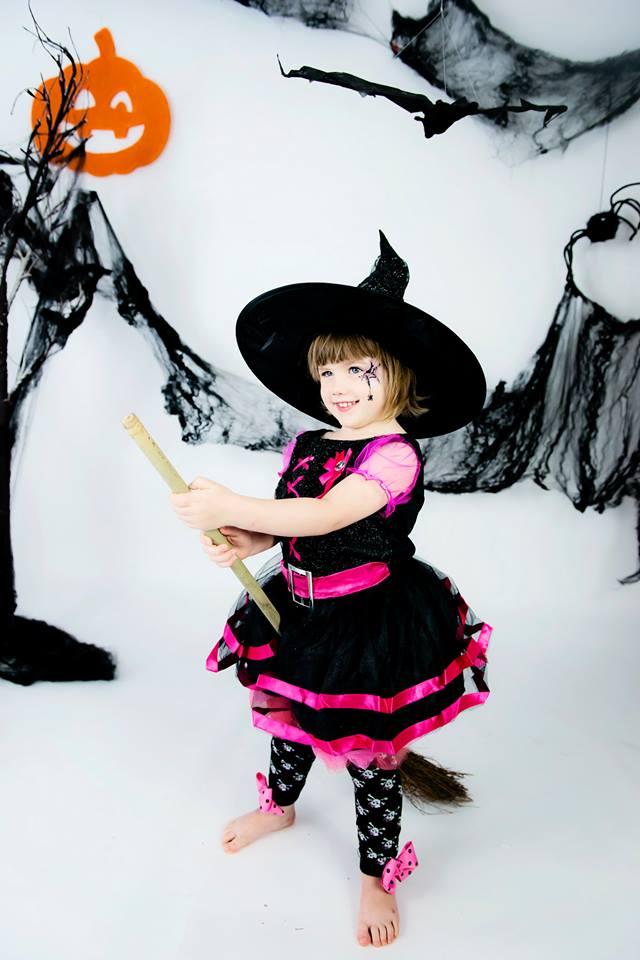 Un loup-garou et deux petites sorcières halloween-belgique-liege-petite-snorkys-photography (2)